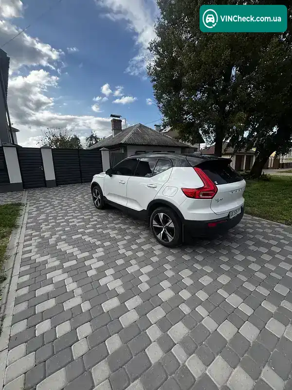 Volvo XC40 2021, фото з оголошення 2 з 21, VIN YV1XZEDVEN2705311