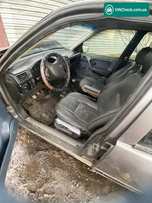 Opel Vectra 1992, фото з оголошення 1 з 6, VIN W0L000087N5089999