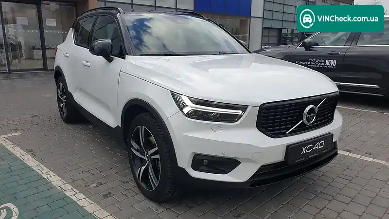 Volvo XC40 2018, фото з оголошення 2 з 20, VIN YV1XZA6BCJ2004133