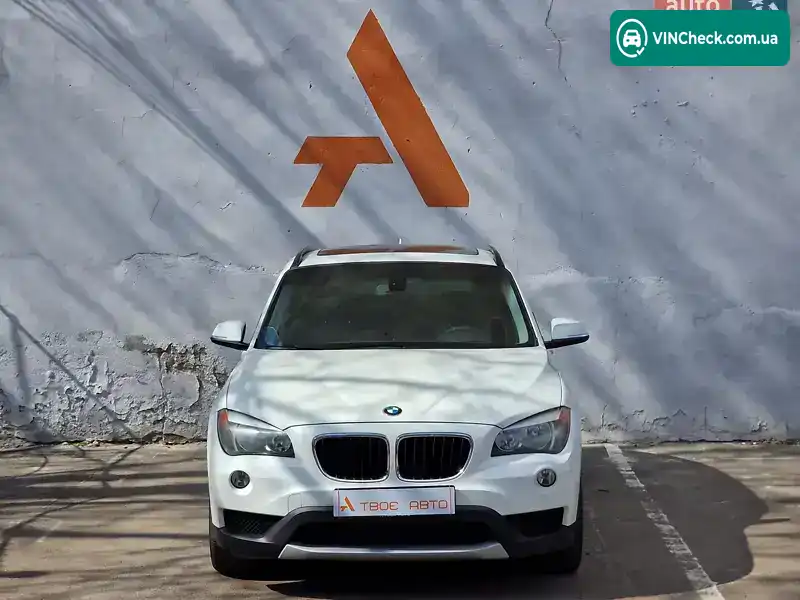 BMW X1 2013, фото з оголошення 2 з 21, VIN WBAVM1C51EVW48865