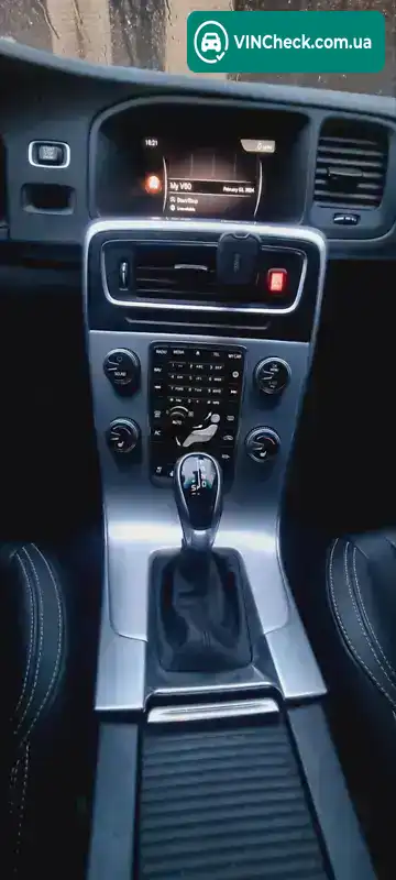Volvo V60 2017, фото з оголошення 2 з 10, VIN YV140MELXJ2381240