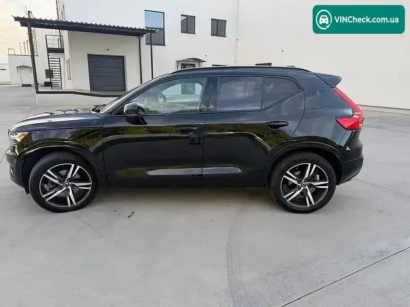 Volvo XC40 2018, фото з оголошення 1 з 19, VIN YV4162UM2K2070454