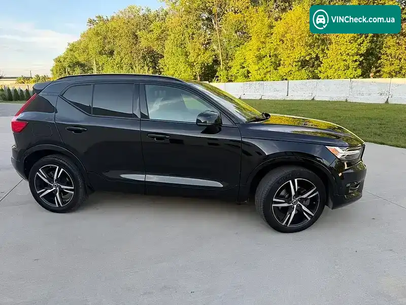 Volvo XC40 2018, фото з оголошення 2 з 19, VIN YV4162UM2K2070454