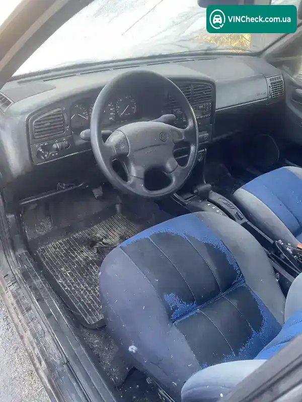 Volkswagen Passat 1994, фото з оголошення 1 з 6, VIN WVWZZZ3AZRE123472