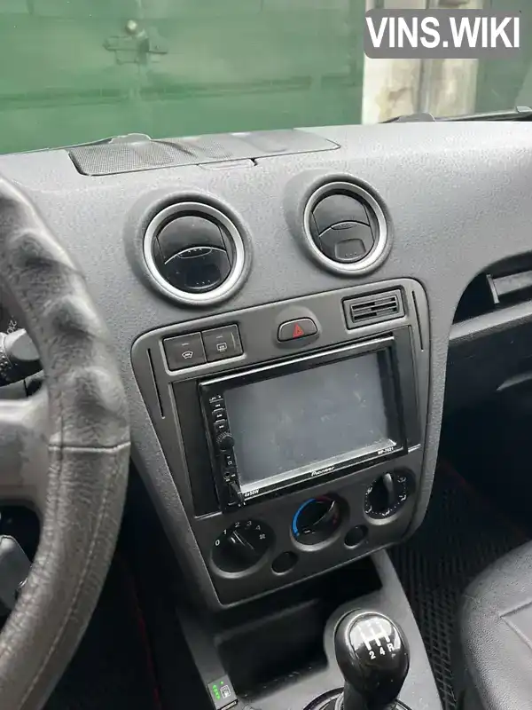Ford Fusion 2005, фото з оголошення 2 з 18, VIN WF0UXXGAJU5E28648