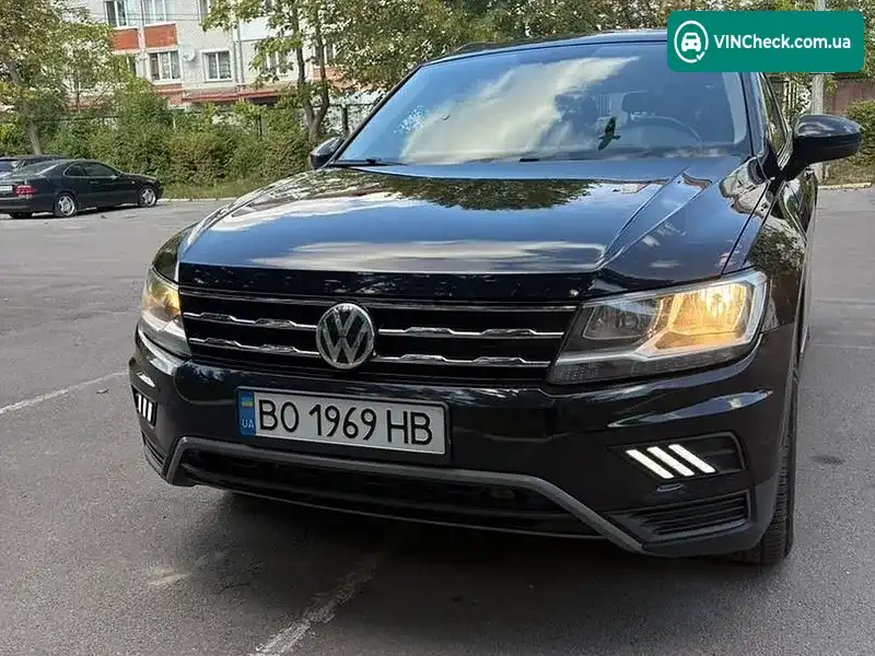 Volkswagen Tiguan 2018, фото з оголошення 1 з 20, VIN 3VV2B7AX9JM176861