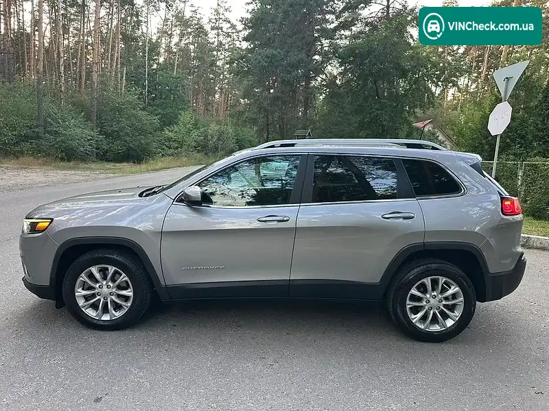Jeep Cherokee 2018, фото з оголошення 2 з 13, VIN 1C4PJLCB4KD160646