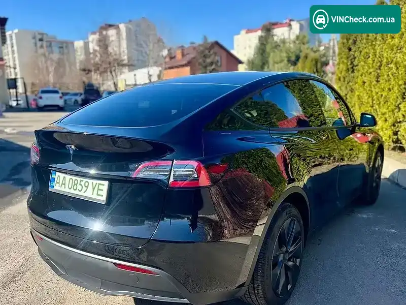 Tesla Model Y 2024, фото з оголошення 2 з 19, VIN 7SAYGDED1SF217131