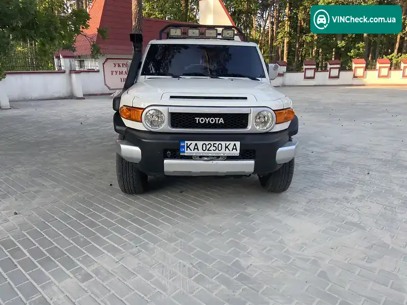 Toyota FJ Cruiser 2010, фото з оголошення 1 з 8, VIN JTEBU11F7AK073194