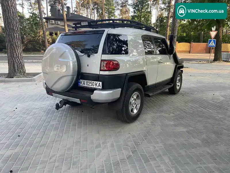 Toyota FJ Cruiser 2010, фото з оголошення 2 з 8, VIN JTEBU11F7AK073194
