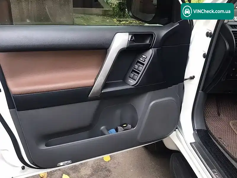 Toyota Land Cruiser Prado 2012, фото з оголошення 2 з 5, VIN JTEBH3FJ005044968