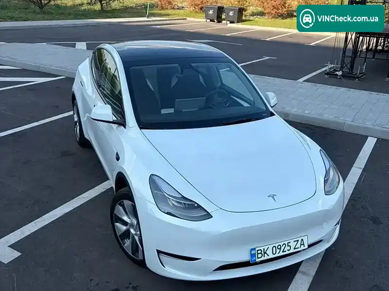 Tesla Model Y 2023, фото з оголошення 2 з 13, VIN 7SAYGDEE6PA199206