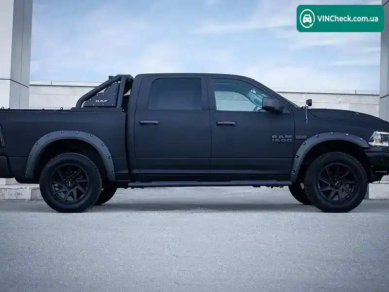 Ram 1500 2018, фото з оголошення 2 з 21, VIN 1C6RR7MT1JS145538