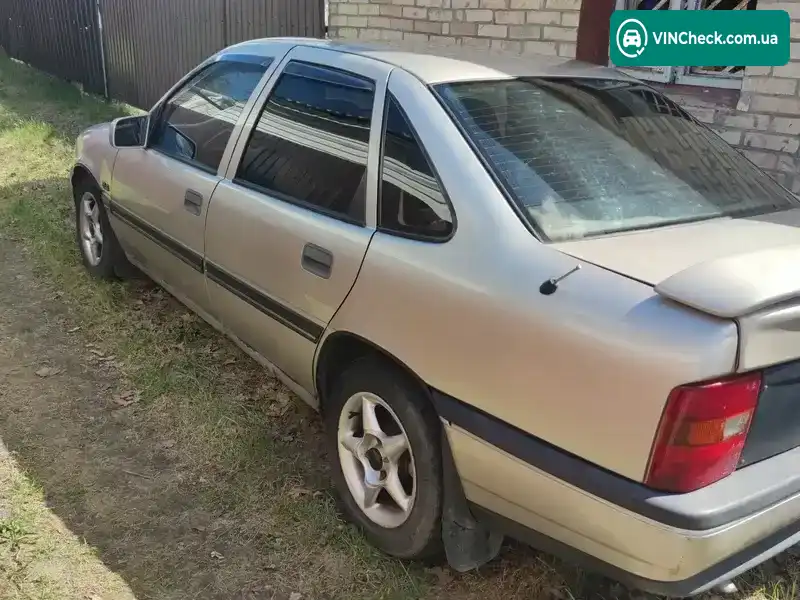 Opel Vectra 1990, фото з оголошення 2 з 10, VIN W0L000087L1253628