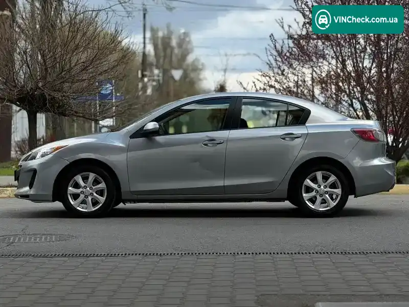 Mazda 3 2011, фото з оголошення 2 з 21, VIN JM1BL1UG8C1555340