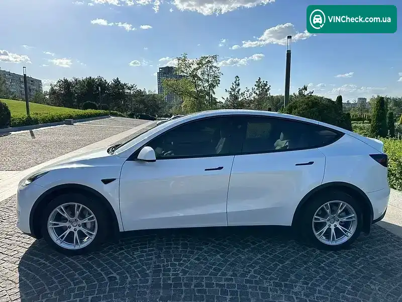 Tesla Model Y 2023, фото з оголошення 1 з 21, VIN 7SAYGDEE5PA174328
