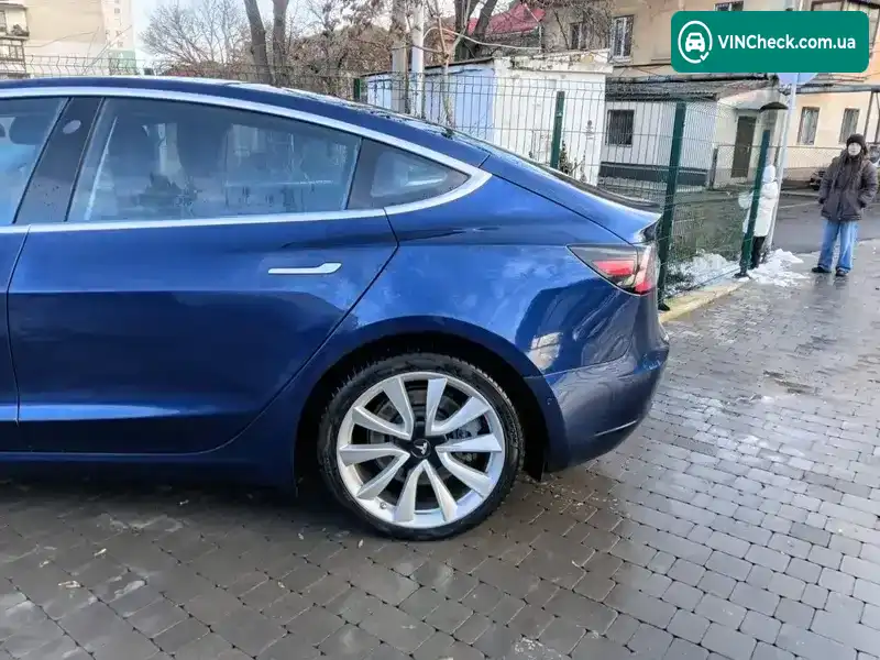 Tesla Model 3 2018, фото з оголошення 2 з 8, VIN 5YJ3E1EB6JF088456