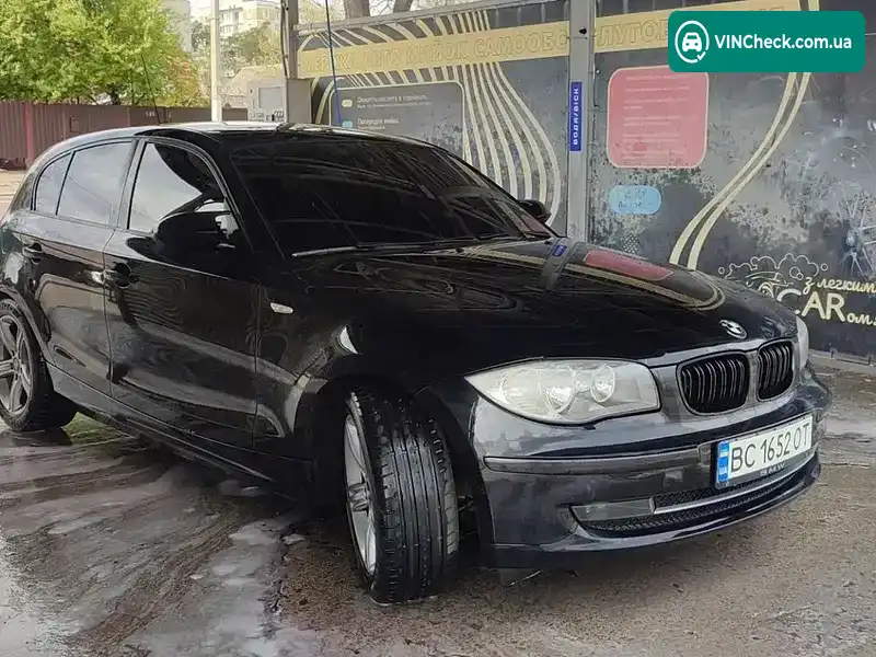 BMW 1 Series 2009, фото з оголошення 2 з 12, VIN WBAUH31030E273685