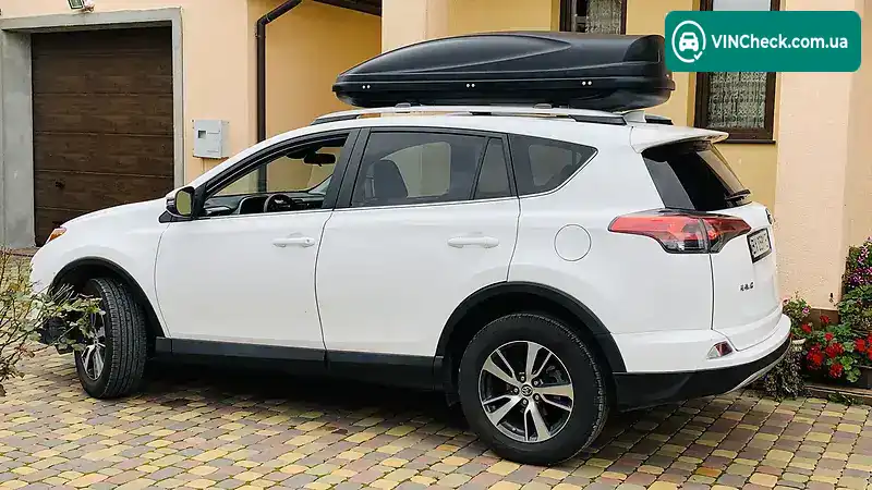 Toyota RAV4 2018, фото з оголошення 2 з 14, VIN 2T3RFREV9JW845652
