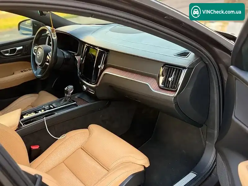 Volvo V60 2020, фото з оголошення 1 з 16, VIN YV4102WK9M1067802