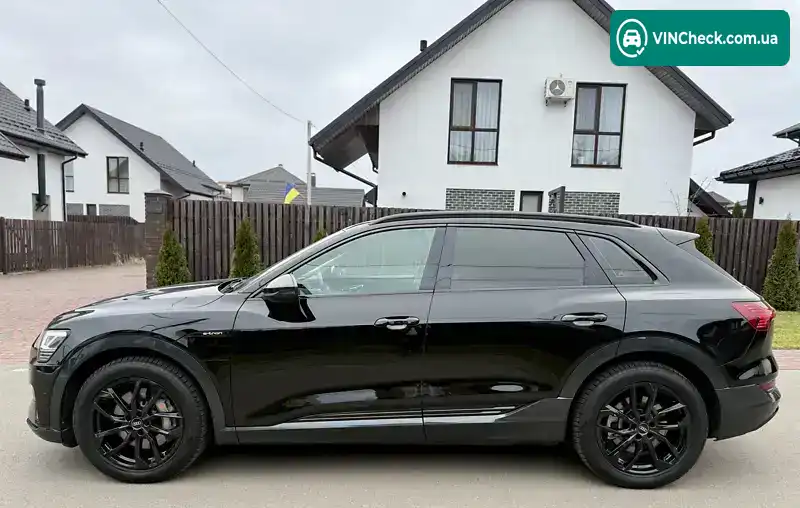 Audi e-tron 2022, фото з оголошення 2 з 20, VIN WAUZZZGE4MB044805