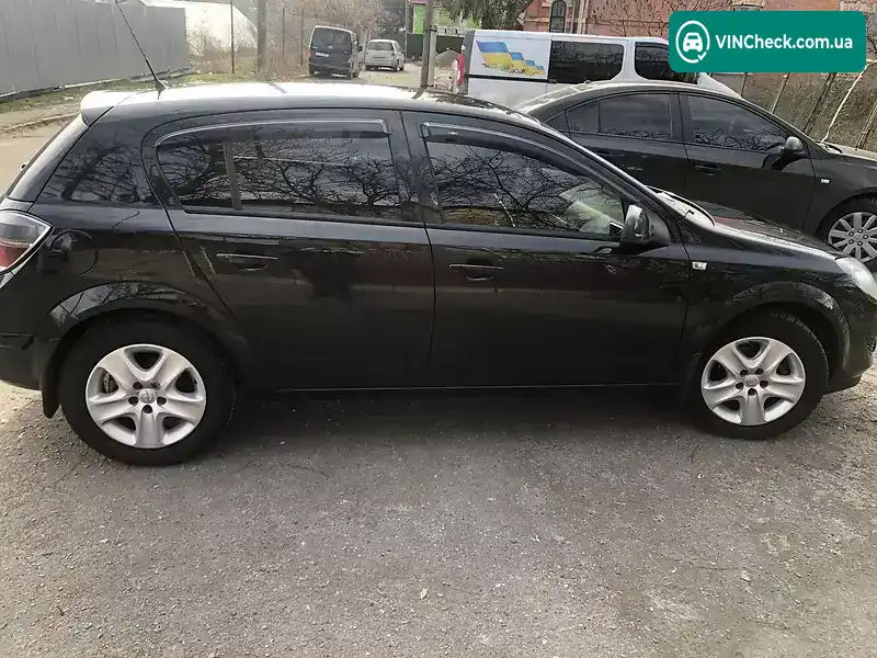 Opel Astra 2014, фото з оголошення, VIN W0L0AHL48E2040061