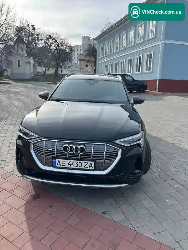Audi e-tron 2020, фото з оголошення 1 з 12, VIN WAUZZZGEXMB021626