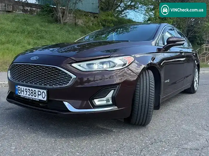 Ford Fusion 2019, фото з оголошення 2 з 21, VIN 3FA6P0RU2KR220325