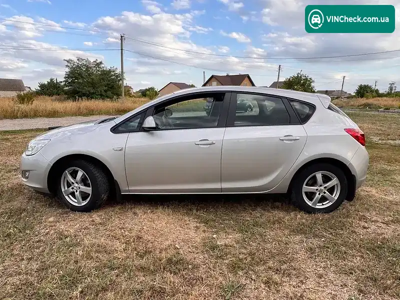 Opel Astra 2010, фото з оголошення 2 з 17, VIN W0LPD6ECXBG032066