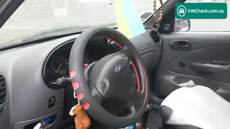 Ford Fiesta 2001, фото з оголошення 2 з 8, VIN WF0BXXGAJB1G71428