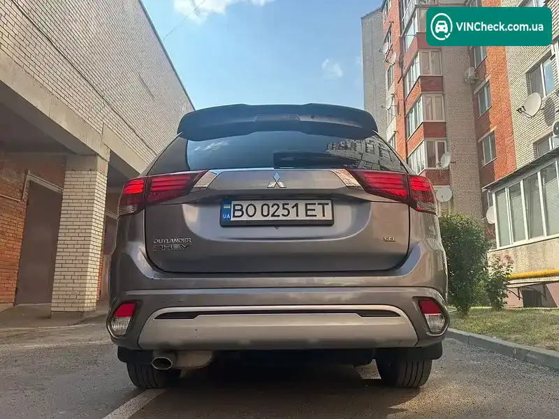 Mitsubishi Outlander 2021, фото з оголошення 2 з 20, VIN JA4J2VA70NZ025601