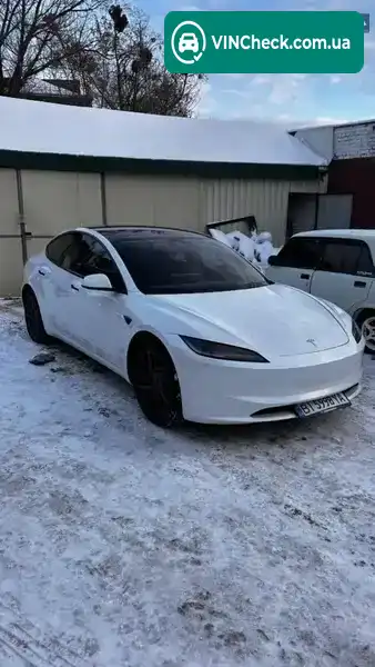 Tesla Model 3 2024, фото з оголошення 2 з 12, VIN 5YJ3E1EA2RF821959
