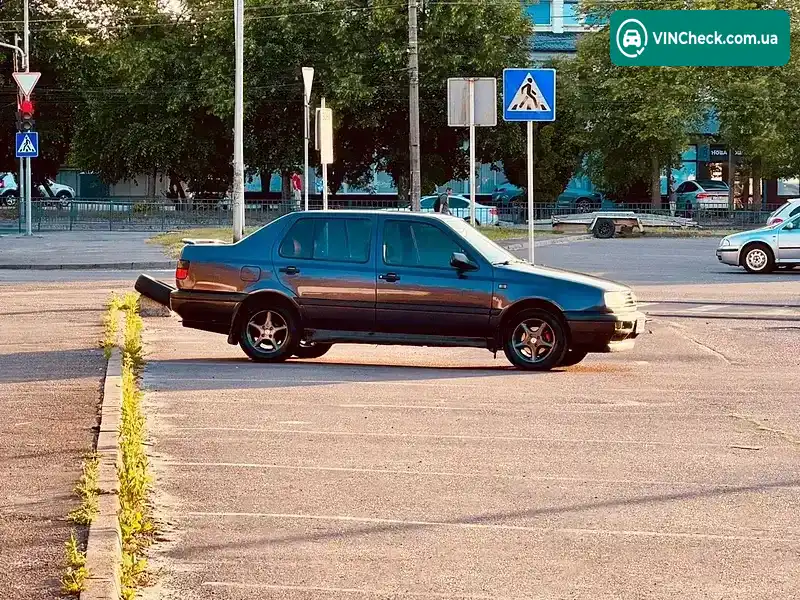Volkswagen Vento 1994, фото з оголошення 1 з 18, VIN WVWZZZ1HZRW165840