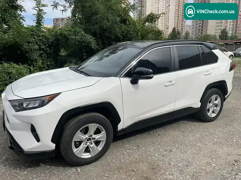Toyota RAV4 2018, фото з оголошення 2 з 18, VIN JTMW1RFV0KJ001371