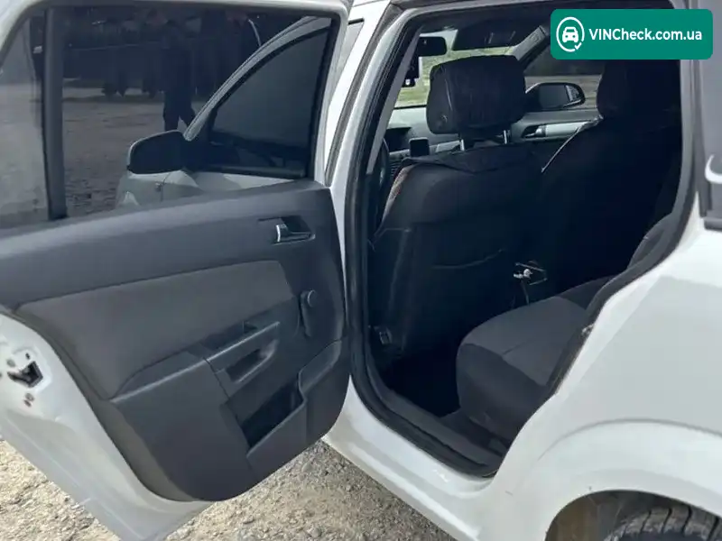Opel Astra 2005, фото з оголошення 2 з 13, VIN W0L0AHL3562060005