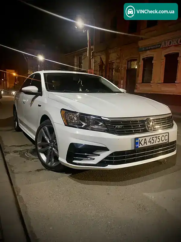 Volkswagen Passat 2017, фото з оголошення 1 з 20, VIN 1VWAA7A38JC001090