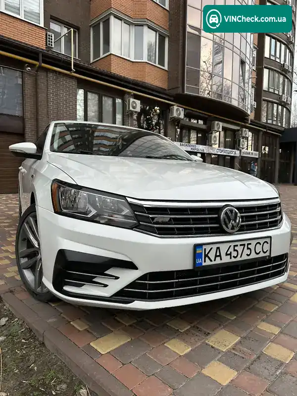 Volkswagen Passat 2017, фото з оголошення 2 з 20, VIN 1VWAA7A38JC001090