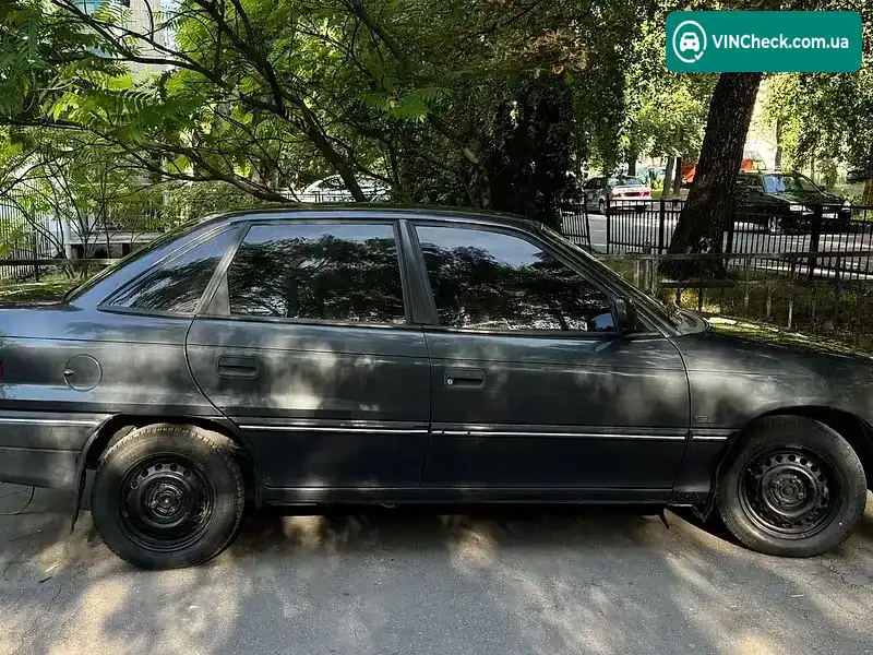 Opel Astra 1994, фото з оголошення 2 з 10, VIN W0L000056R5026897
