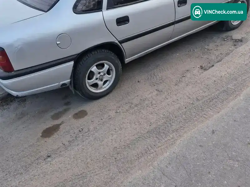 Opel Vectra 1989, фото з оголошення 2 з 14, VIN W0L000087K1037018