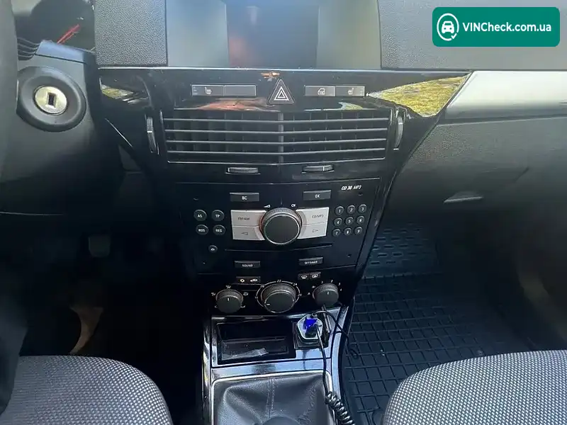 Opel Astra 2010, фото з оголошення 2 з 15, VIN W0L0AHL35A5054273