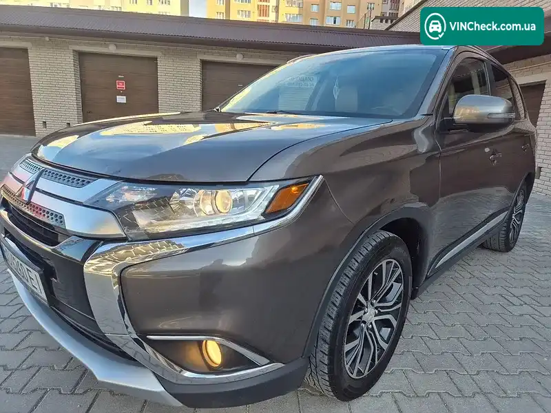 Mitsubishi Outlander 2018, фото з оголошення 1 з 20, VIN JA4AD3A38JZ056164
