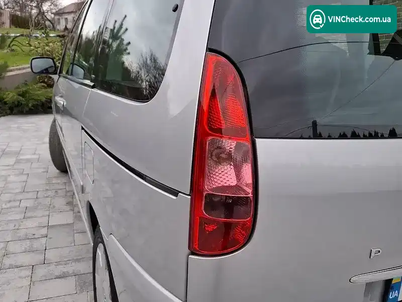 Peugeot 807 2008, фото з оголошення 2 з 21, VIN VF3EBRHRH13360485