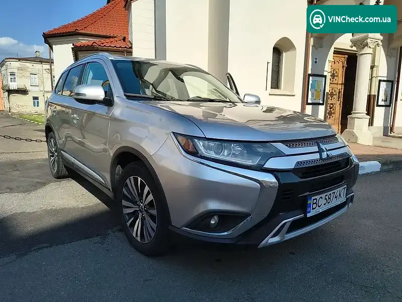 Mitsubishi Outlander 2018, фото з оголошення 1 з 20, VIN JA4AD3A35KZ025083