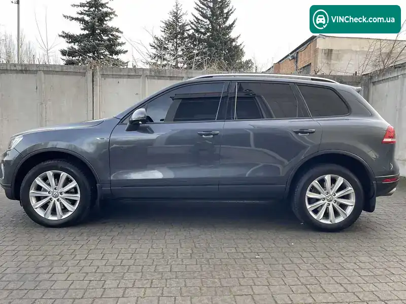 Volkswagen Touareg 2016, фото з оголошення 2 з 17, VIN WVGZZZ7PZGD030522