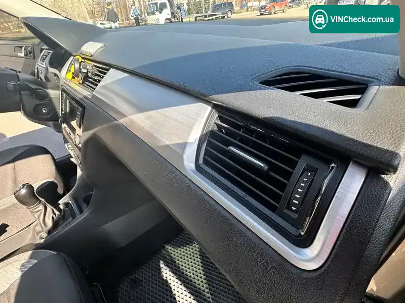 Skoda Rapid 2017, фото з оголошення 2 з 14, VIN TMBAB2NH1HB100729