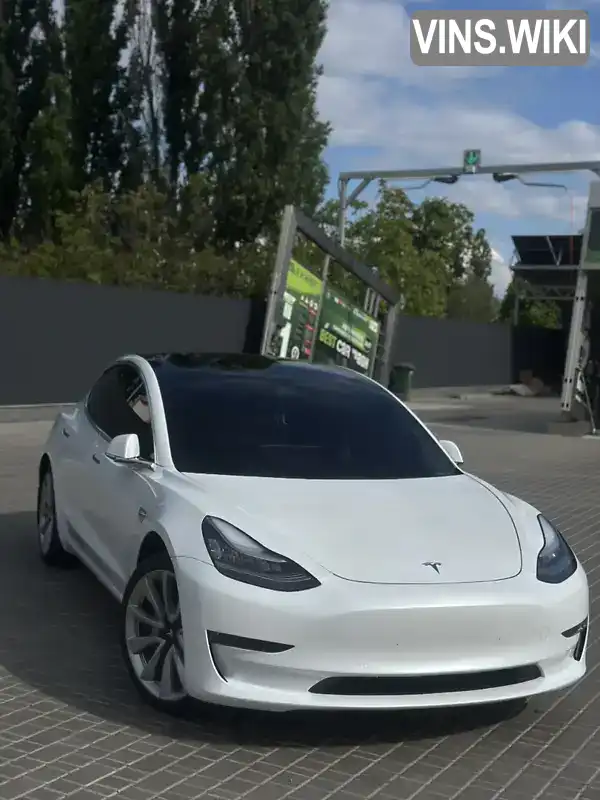 Tesla Model 3 2020, фото з оголошення 1 з 21, VIN 5YJ3E1EAXLF738075