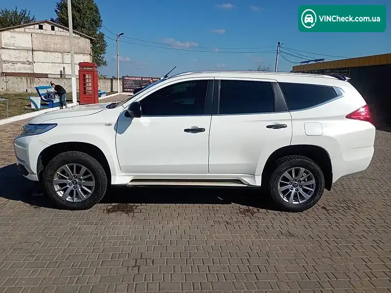 Mitsubishi Pajero Sport 2016, фото з оголошення 2 з 18, VIN MMCGJKS10GHZ01030