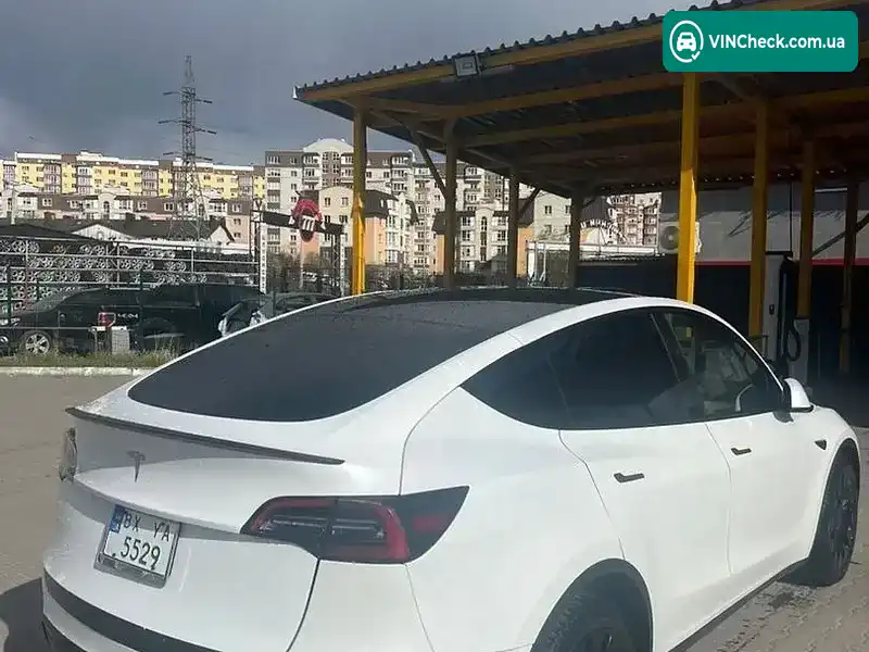 Tesla Model Y 2023, фото з оголошення 2 з 12, VIN 7SAYGDEEXPA059529