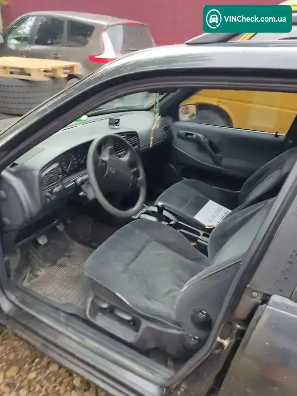 Volkswagen Passat 1994, фото з оголошення 2 з 7, VIN WVWZZZ3AZRE207298