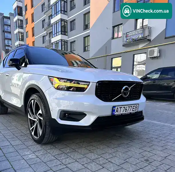 Volvo XC40 2022, фото з оголошення 2 з 21, VIN YV4162UM4N2730711